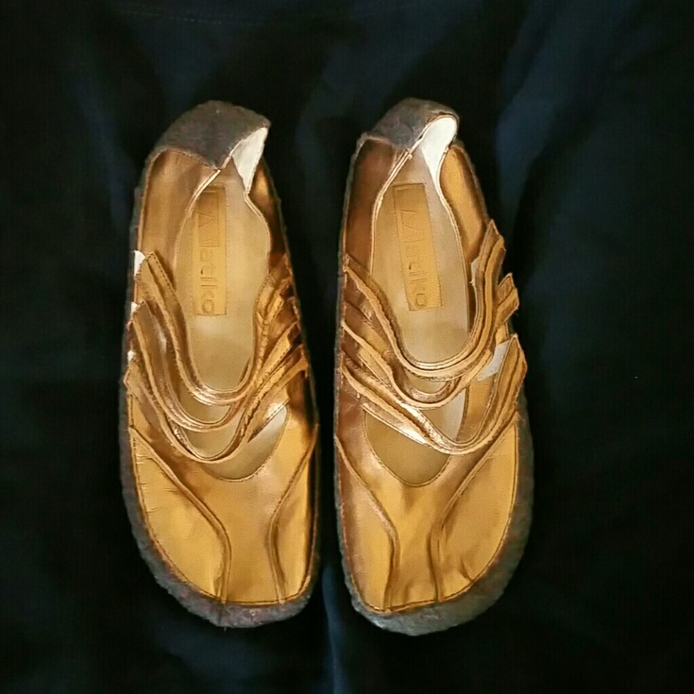 Matiko Mary Jane Gold Loafer Size 6.5